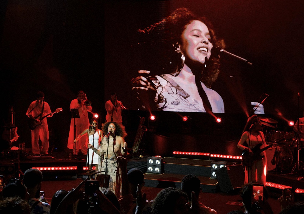 Rachel Reis encanta Salvador com show da 