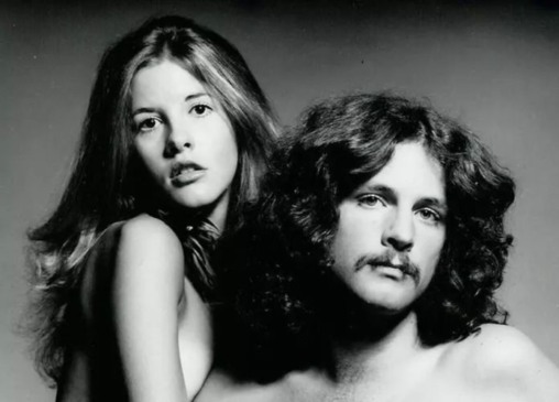 Lindsey Buckingham e Stevie Nicks em registro promocional histórico para o álbum "Buckingham Nicks"