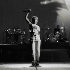 Hayley Williams se apresentando com o Paramore, em registro encontrado na internet