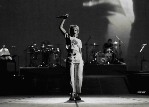 Hayley Williams se apresentando com o Paramore, em registro encontrado na internet