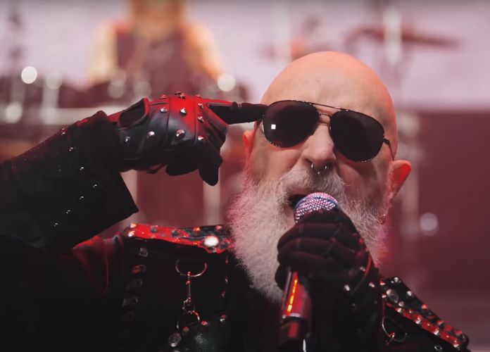 Judas Priest, frame do videoclipe de cover da faixa "War Pigs"