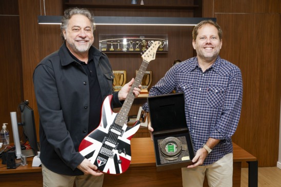 Julio Casares, presidente do São Paulo Futebol Clube, MorumBIS, e Alexandre Faria, VP da Live Nation Brasil