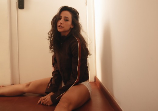 Mariana Nolasco_Viciado em Mim_still