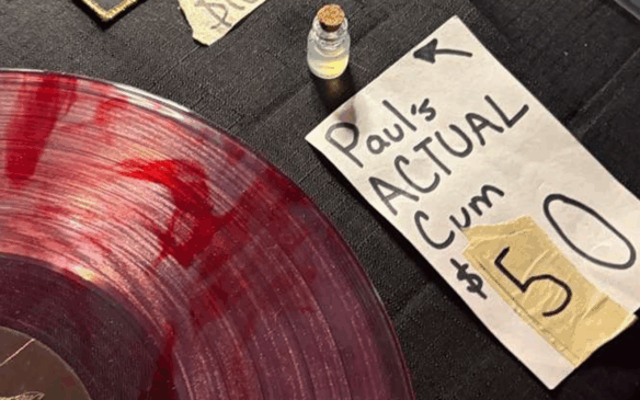 Profanatica vende esperma do vocalista e baterista
