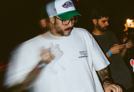 VJ Felipe Krust durante apresentação