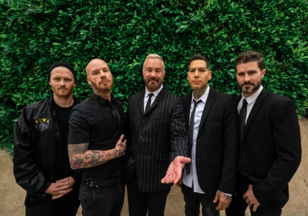 Goldfinger lança música inédita com dois integrantes do blink-182