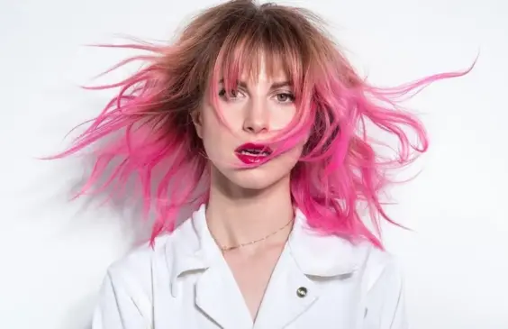 A excelente estratégia de lançamento de Hayley Williams