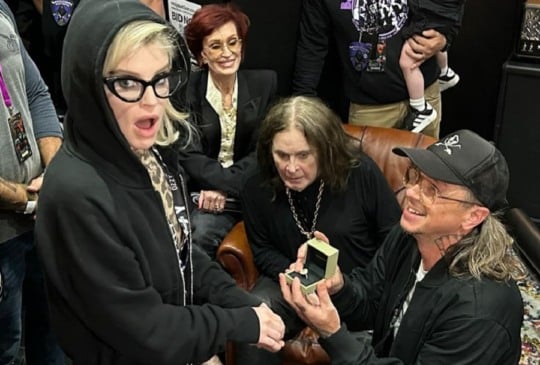 Filha de Ozzy Osbourne fica noiva na frente dos pais antes da despedida do Black Sabbath
