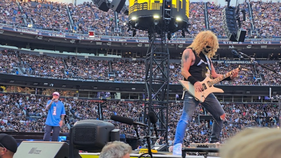Guitarrista do Limp Bizkit se fantasia como líder do Metallica Guitarrista do Limp Bizkit se fantasia como líder do Metallica