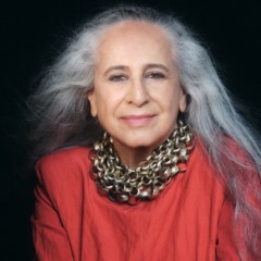 Maria Bethânia anuncia mais datas extras para turnê histórica