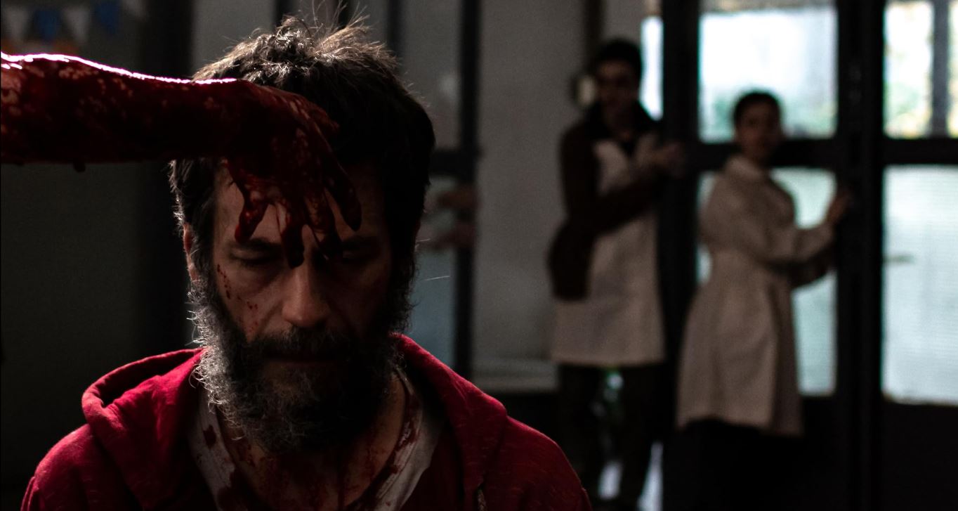 cena do filme o mal que nos habita