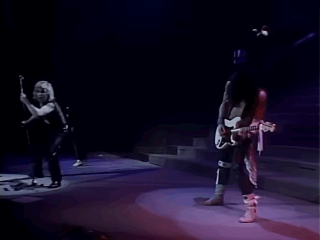 Ozzy Osbourne com Jake E. Lee no palco