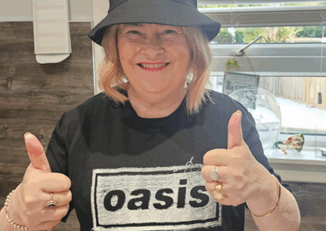 Susan Boyle se derrete após dedicatória do Oasis em show Susan Boyle se derrete após dedicatória do Oasis em show
