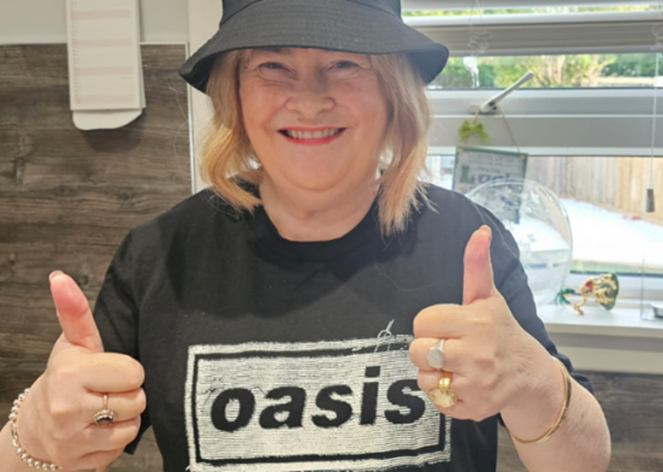 Susan Boyle se derrete após dedicatória do Oasis em show