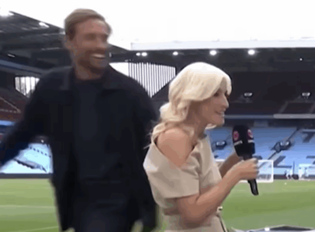 Comentarista de futebol abandonou transmissão ao vivo para ir a show do Oasis