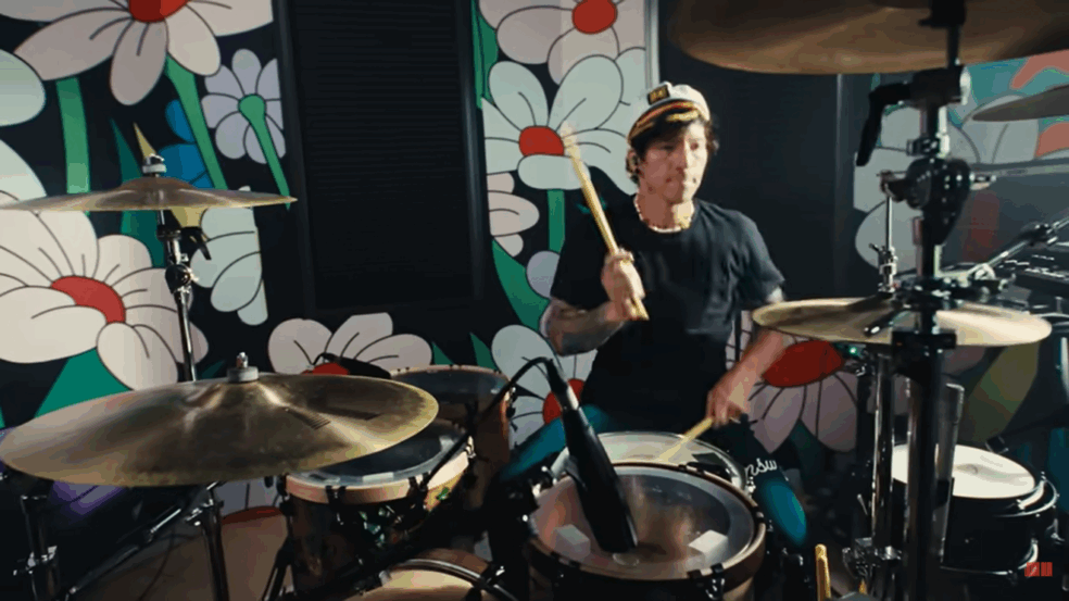 Baterista do Twenty One Pilots faz cover de Metallica
