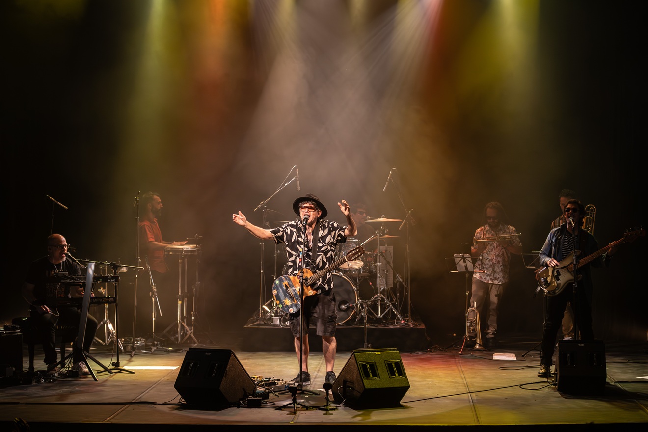 Mundo Livre SA lança disco ao vivo