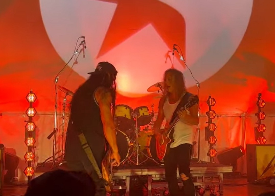 Metallica faz show intimista com Paul McCartney e outras celebridades na plateia