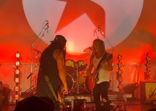 Metallica faz show intimista com Paul McCartney e outras celebridades na plateia