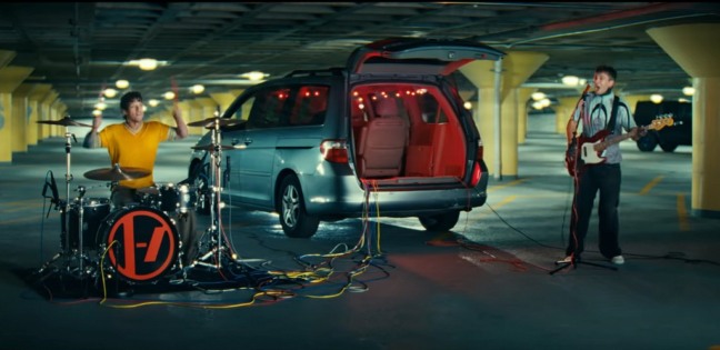 Twenty One Pilots lança a inédita "Drum Show"