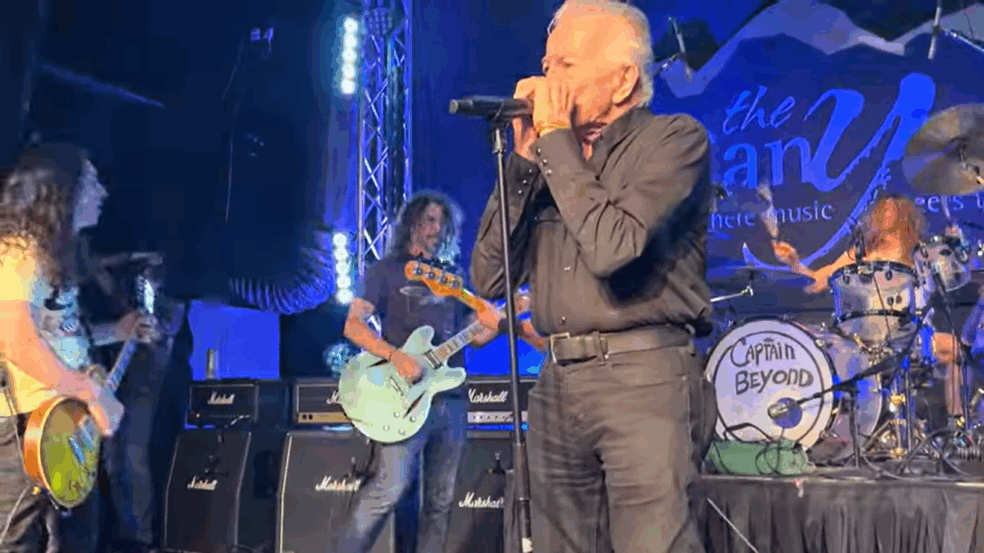 Filho de Taylor Hawkins reúne lendas do Rock em show