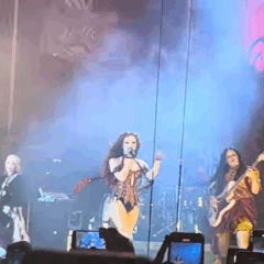 Chappell Roan e Nancy Wilson tocando Heart