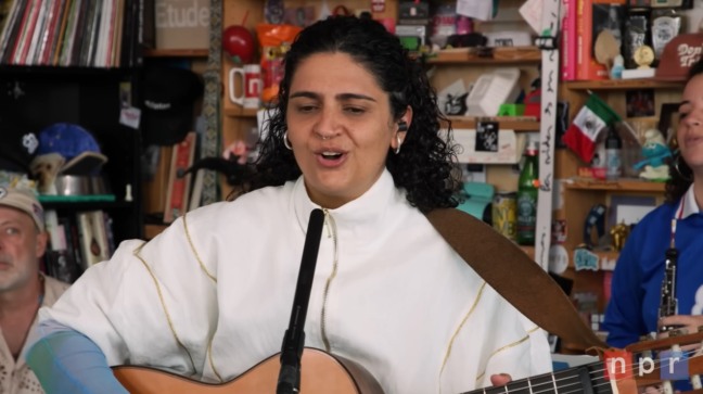 Luiza Brina no Tiny Desk