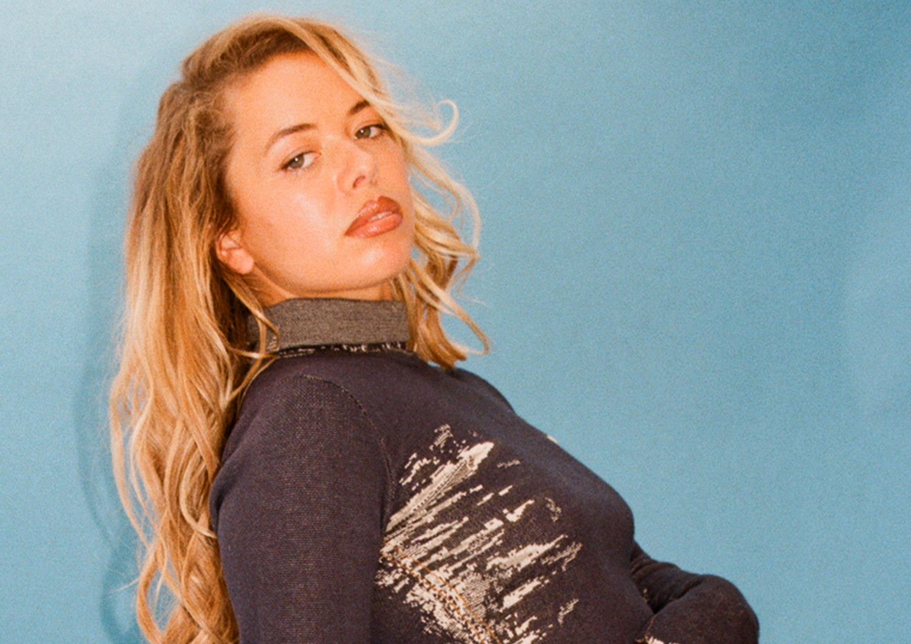 Nilüfer Yanya anuncia primeiro show no Brasil sob curadoria de ÍNDIGO