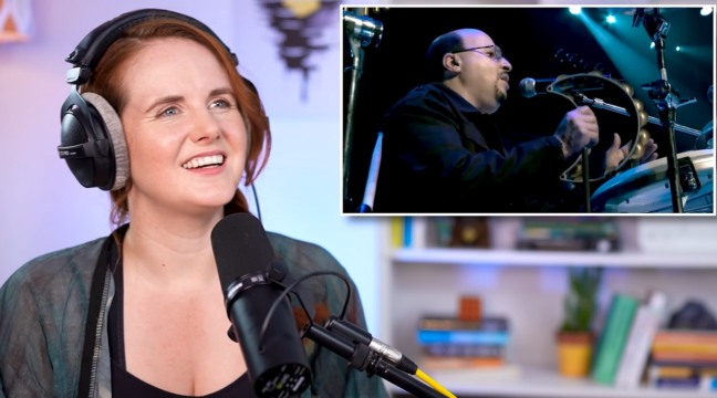 Professora de canto reagindo a Roupa Nova