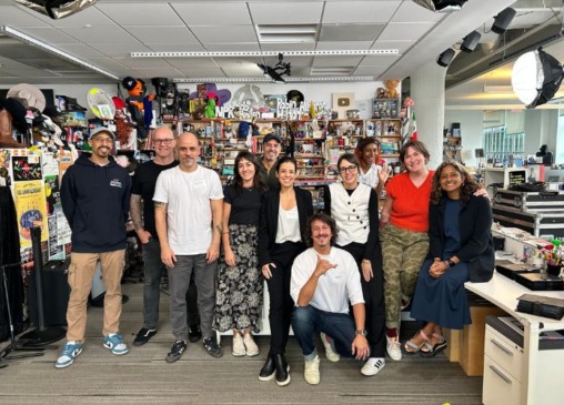 Equipes brasileira e estadunidense do Tiny Desk