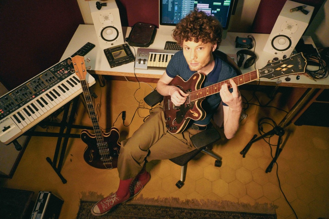 Valentim Frateschi lança seu primeiro disco Valentim Frateschi lança seu primeiro disco