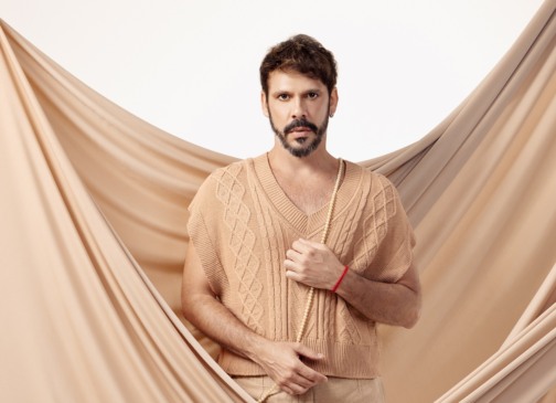 Almério leva show acústico e intimista do álbum "Nesse Exato Momento" à Casa Natura Musical