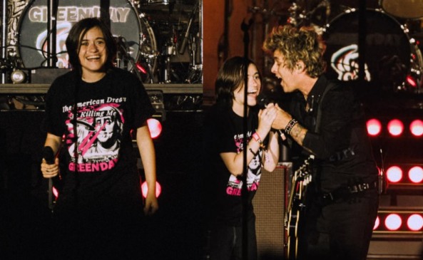 Billie Joe ajudou mãe a encontrar filho em festival após chamá-lo para cantar no palco