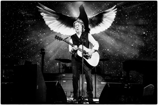 Paul McCartney assusta fãs com foto em preto e branco