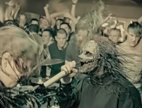 Slipknot no clipe de "Duality"