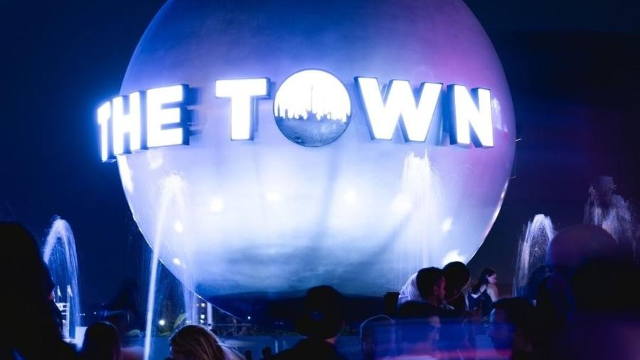 The Town 2025