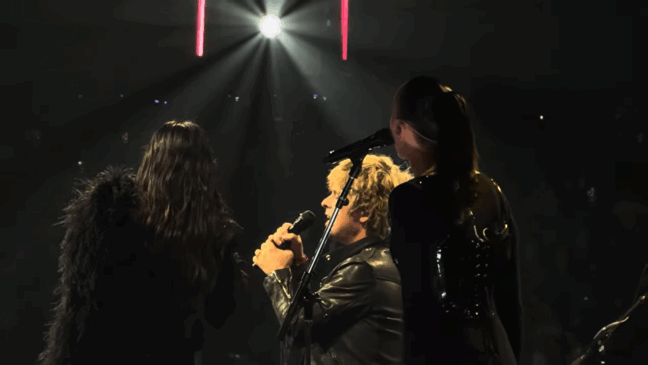 Dua Lipa recebe Billie Joe Armstrong para cantar hit do Green Day