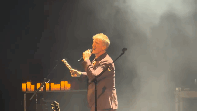 Queens of the Stone Age encerra turnê histórica com música inédita