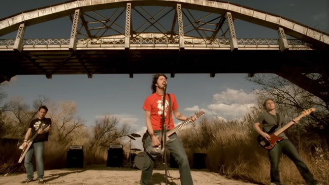Foo Fighters no clipe de Times Like These
