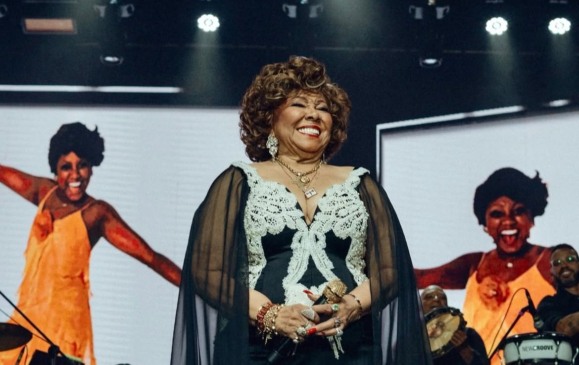 Alcione dedica show em Brasília a Alexandre de Moraes: "aplausos para o nosso ministro"