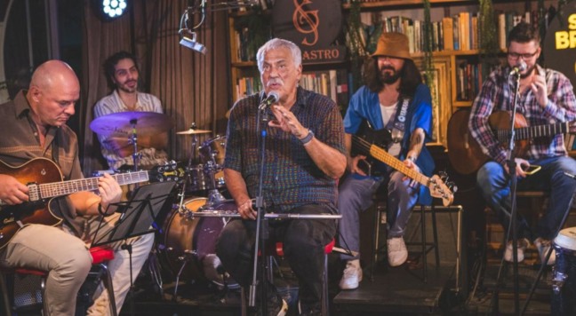 Danilo Caymmi lidera show em sarau em homenagem à família