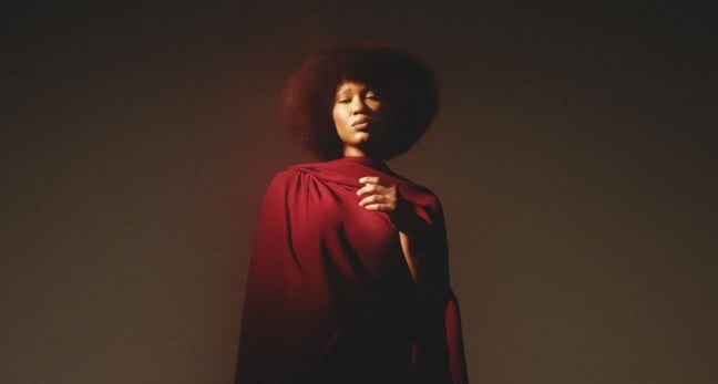 Luedji Luna reflete sobre sua maturidade no palco antes de apresentar nova turnê em Salvador