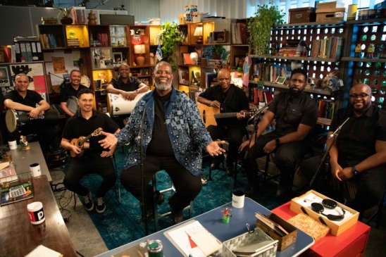 Péricles leva a potência do Samba e do Pagode para o Tiny Desk Brasil
