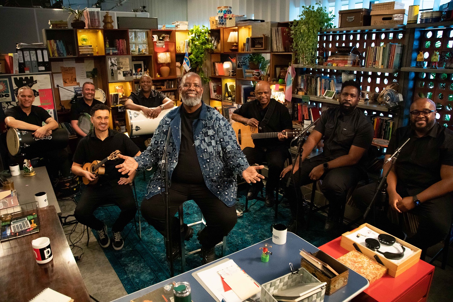 Péricles leva a potência do Samba e do Pagode para o Tiny Desk Brasil