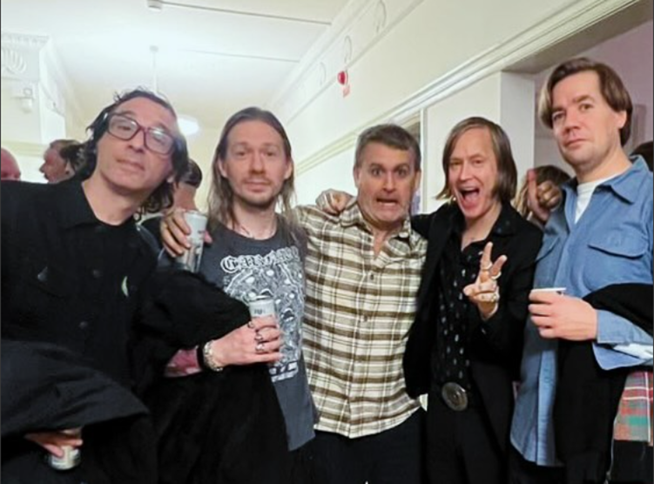 Banda sueca reúne membros de Ghost, Refused e The Hives na plateia