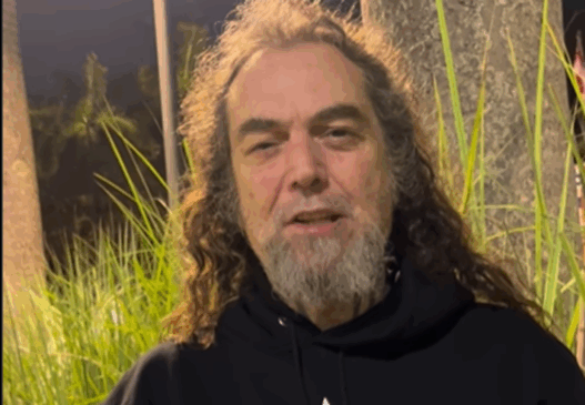 Max Cavalera garante que voltará ao Brasil para tocar com o Soulfly em 2026