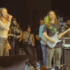 Sandy canta Alanis Morissette em versão pesada com Andreas Kisser