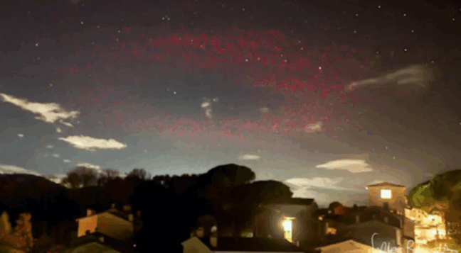 Círculo de luz bizarro com aspecto alienígena reaparece na Itália