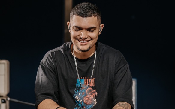 Deusnir Souza lança seu novo disco