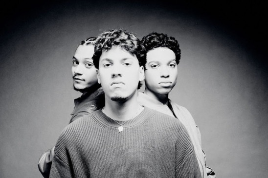 Trivia, banda formada por netos e filho de Djavan, estreia com o single “Cartas na Mesa”